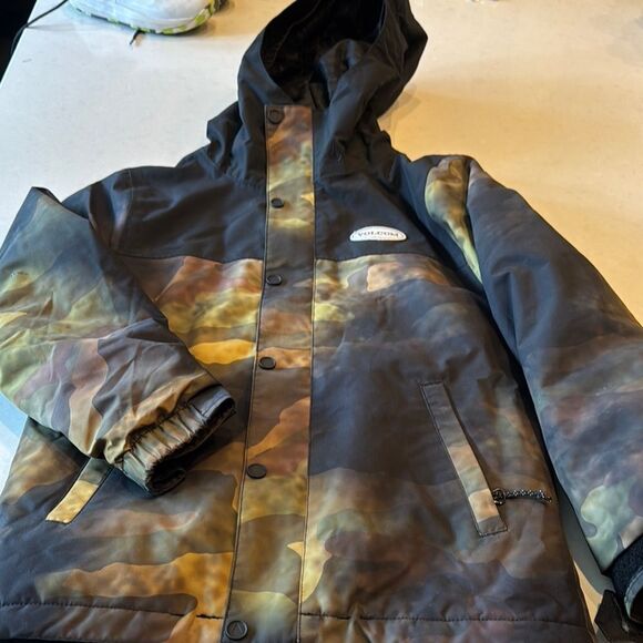 Volcom Camouflage Hooded Jacket youth size small size 8 excellent condition.